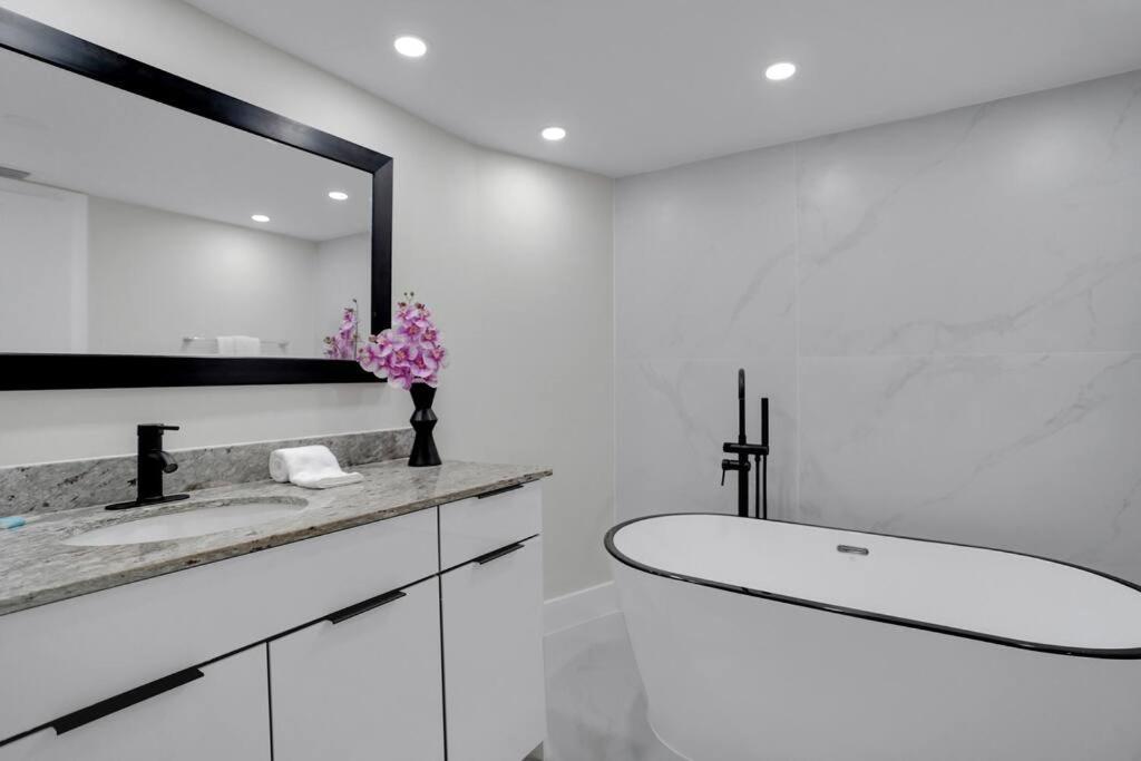 Superstar! Penthouse With Water And Park Views! * Miami