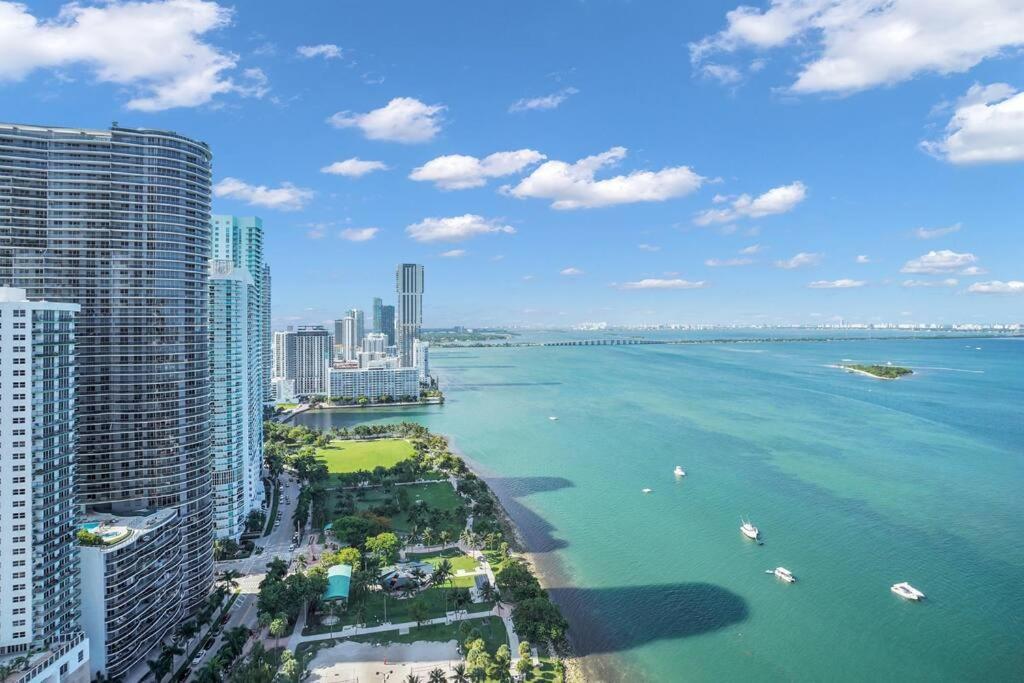 Superstar! Penthouse With Water And Park Views! Apartment