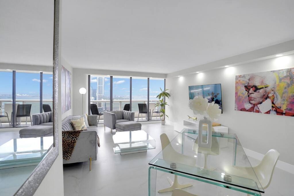 Superstar! Penthouse With Water And Park Views!