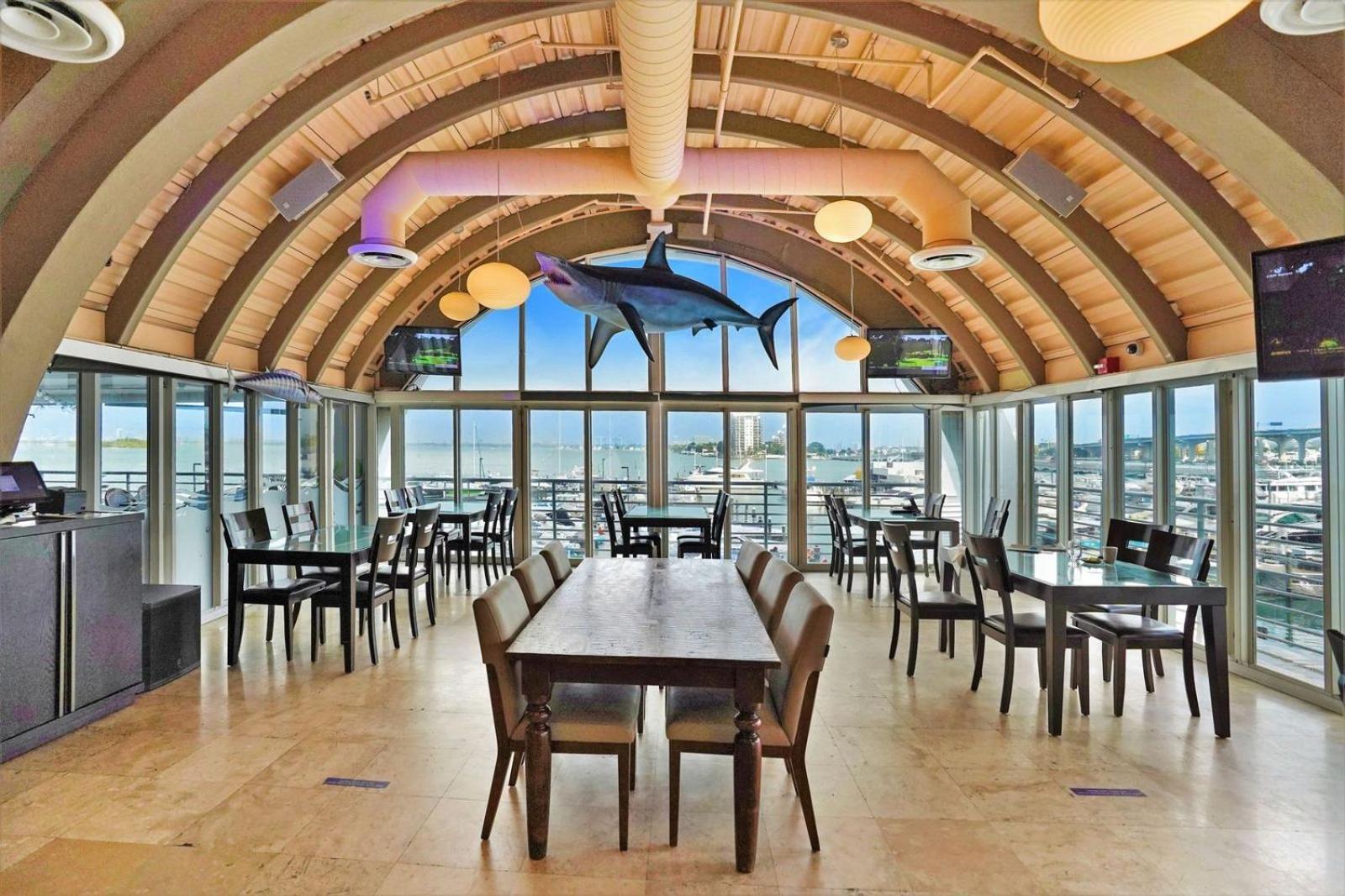 Apartment Superstar! Penthouse With Water And Park Views! *